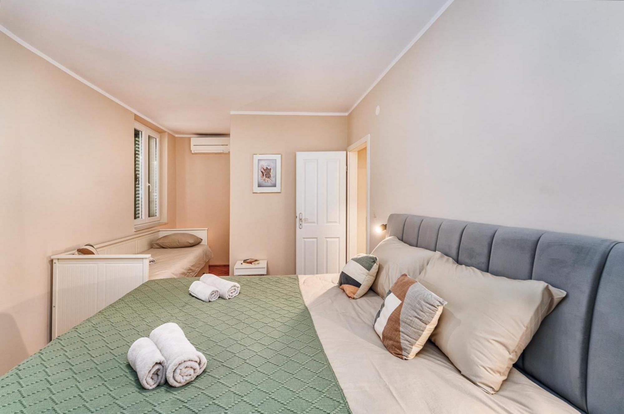 Samm Apartments 希贝尼克 外观 照片
