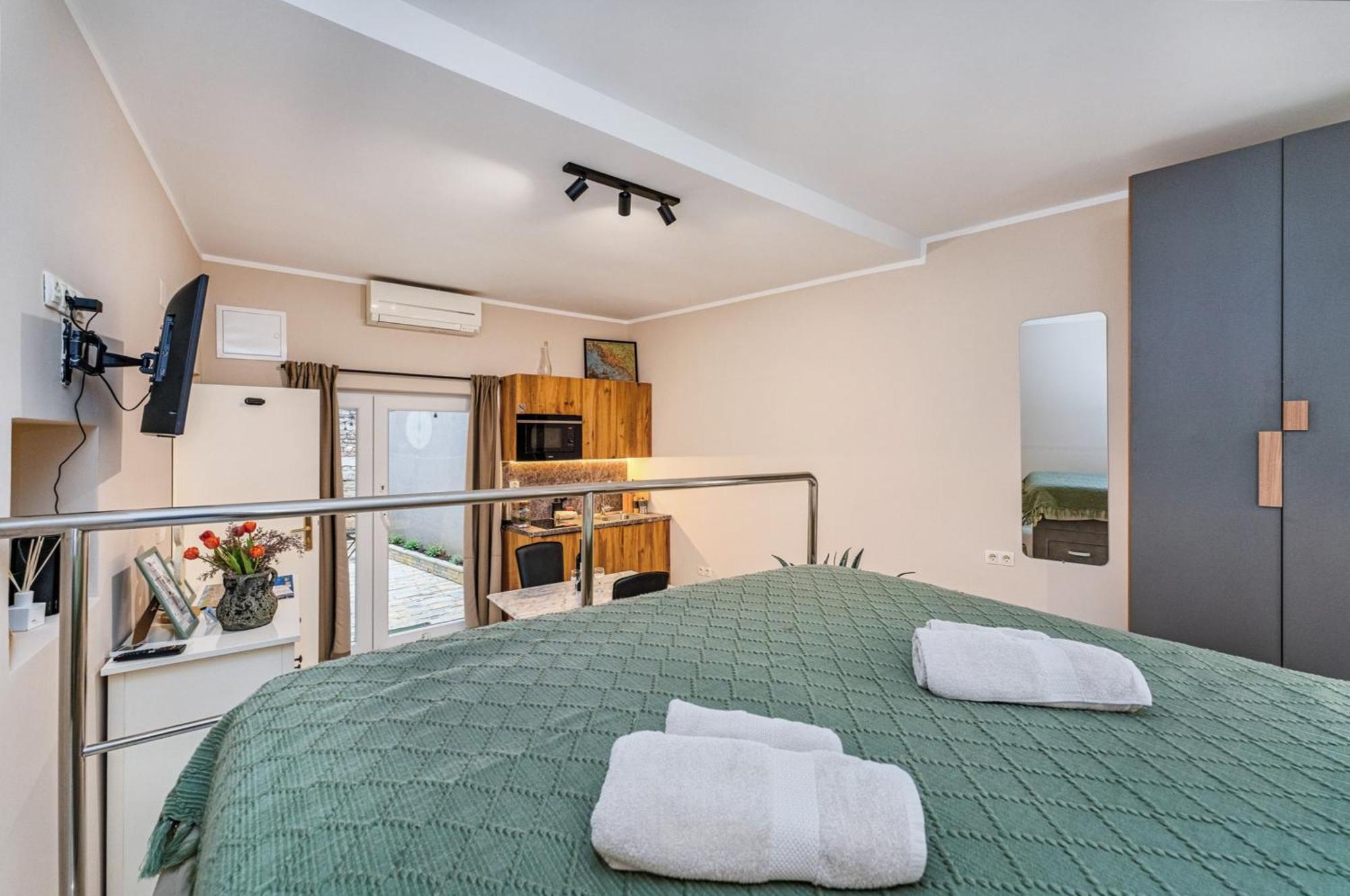 Samm Apartments 希贝尼克 外观 照片