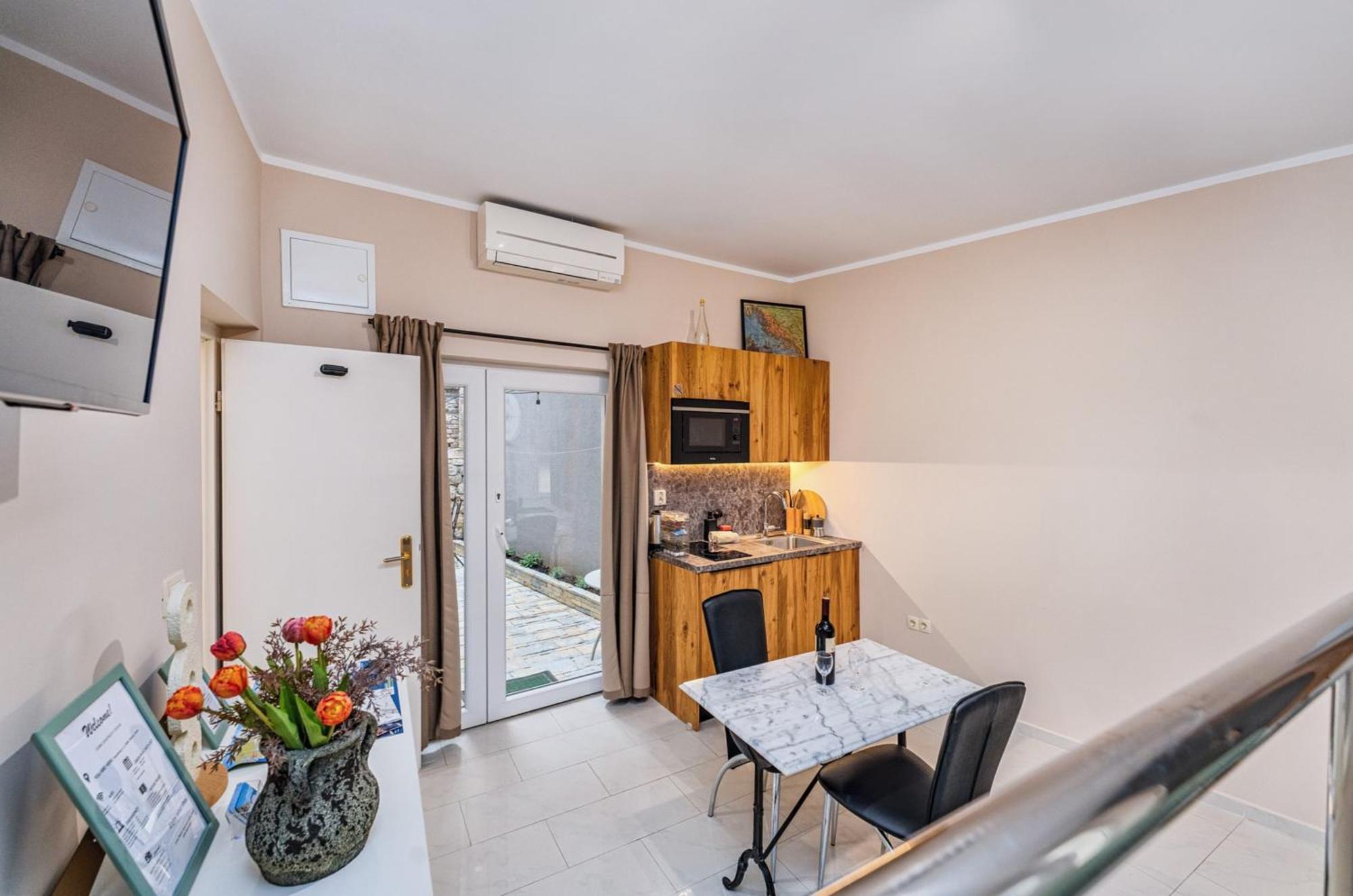 Samm Apartments 希贝尼克 外观 照片