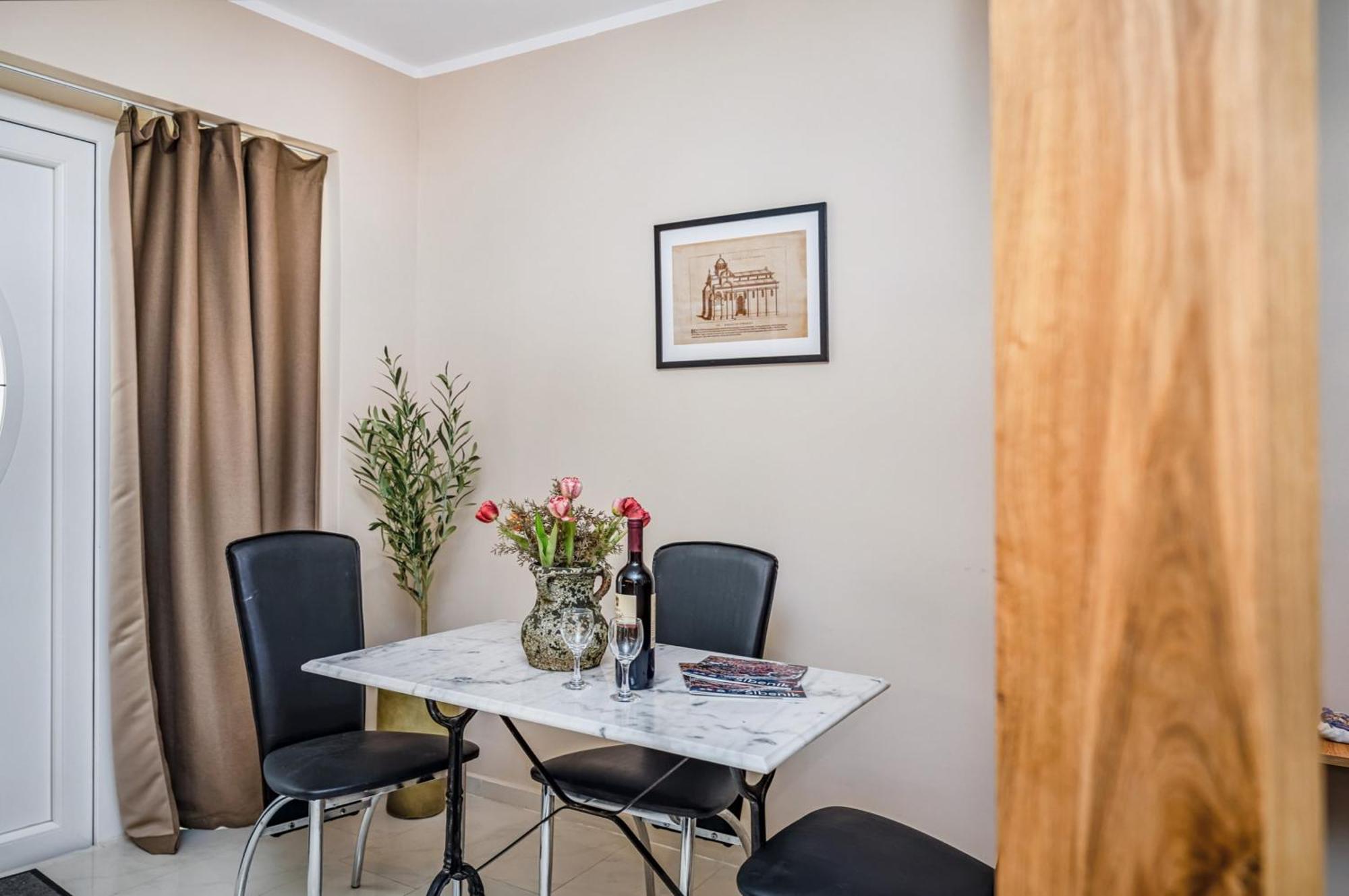 Samm Apartments 希贝尼克 外观 照片