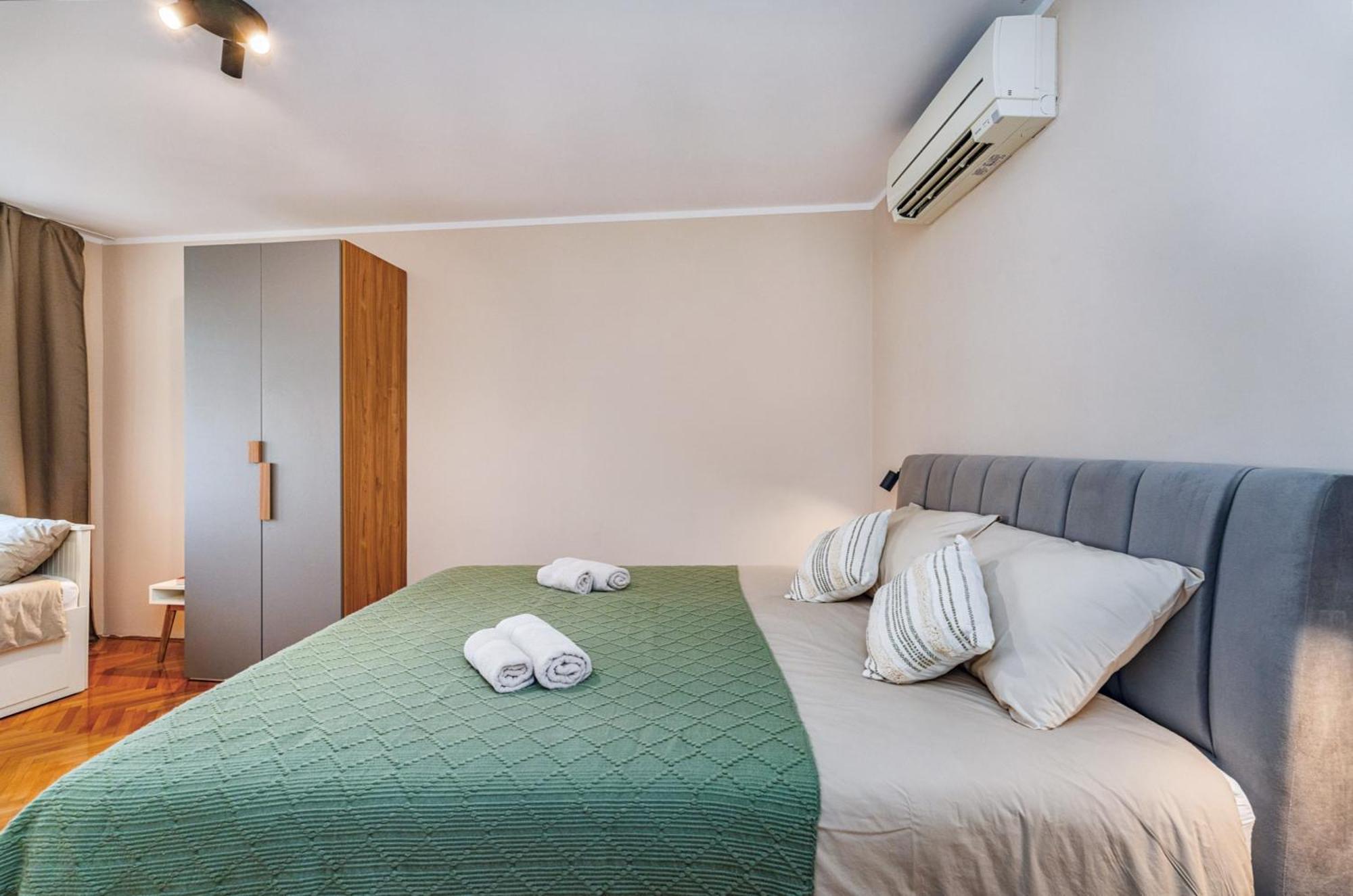 Samm Apartments 希贝尼克 外观 照片