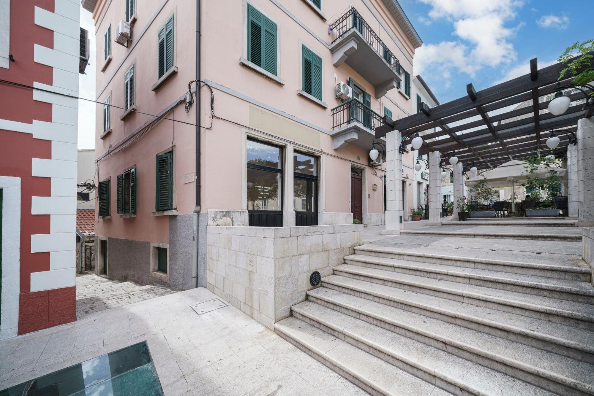 Samm Apartments 希贝尼克 外观 照片